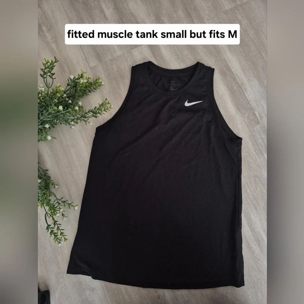 Nike Black Women's Sleeveless Training Tank with White Swoosh S/M - Picture 2 of 2